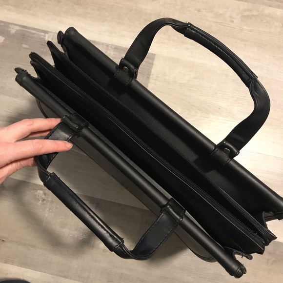 Solo Leather Laptop Messenger Bag - Picture 4 of 7